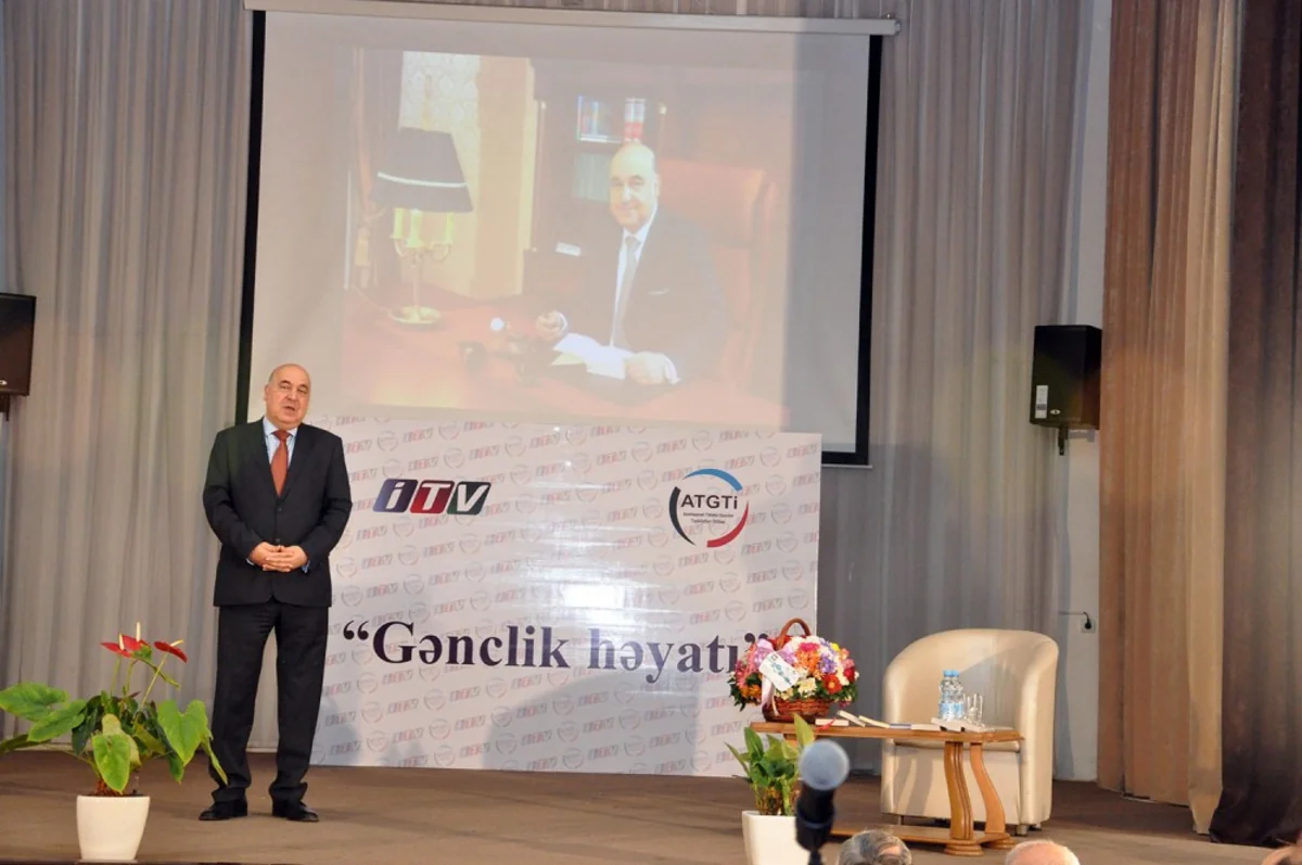 ​Yazıçı Çingiz Abdullayev ADU tələbələri ilə görüşüb