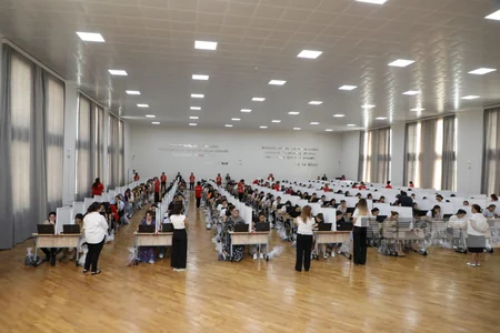 İctimaiyyət nümayəndələri müəllimlərin işə qəbulu üzrə imtahanları izləyiblər