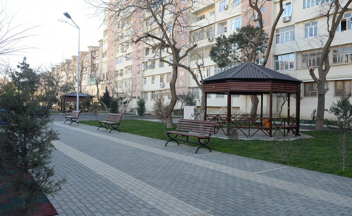 Bakıda parkın içində tikilən obyekt söküldü