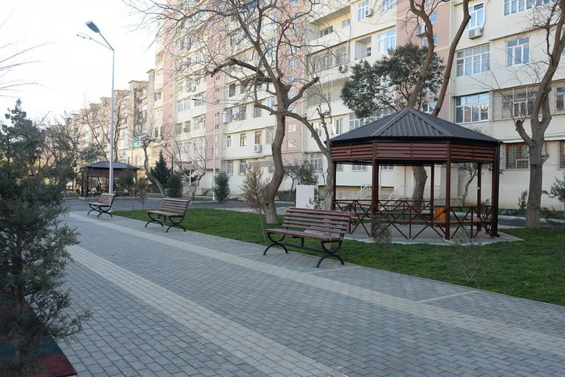 Bakıda parkın içində tikilən obyekt söküldü
