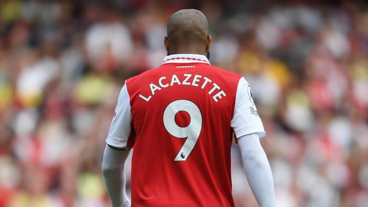 Arsenal fransalı hücumçusu ilə vidalaşıb