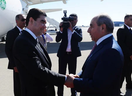 Qurbanqulu Berdiməhəmmədov Azərbaycana rəsmi səfərə gəlib