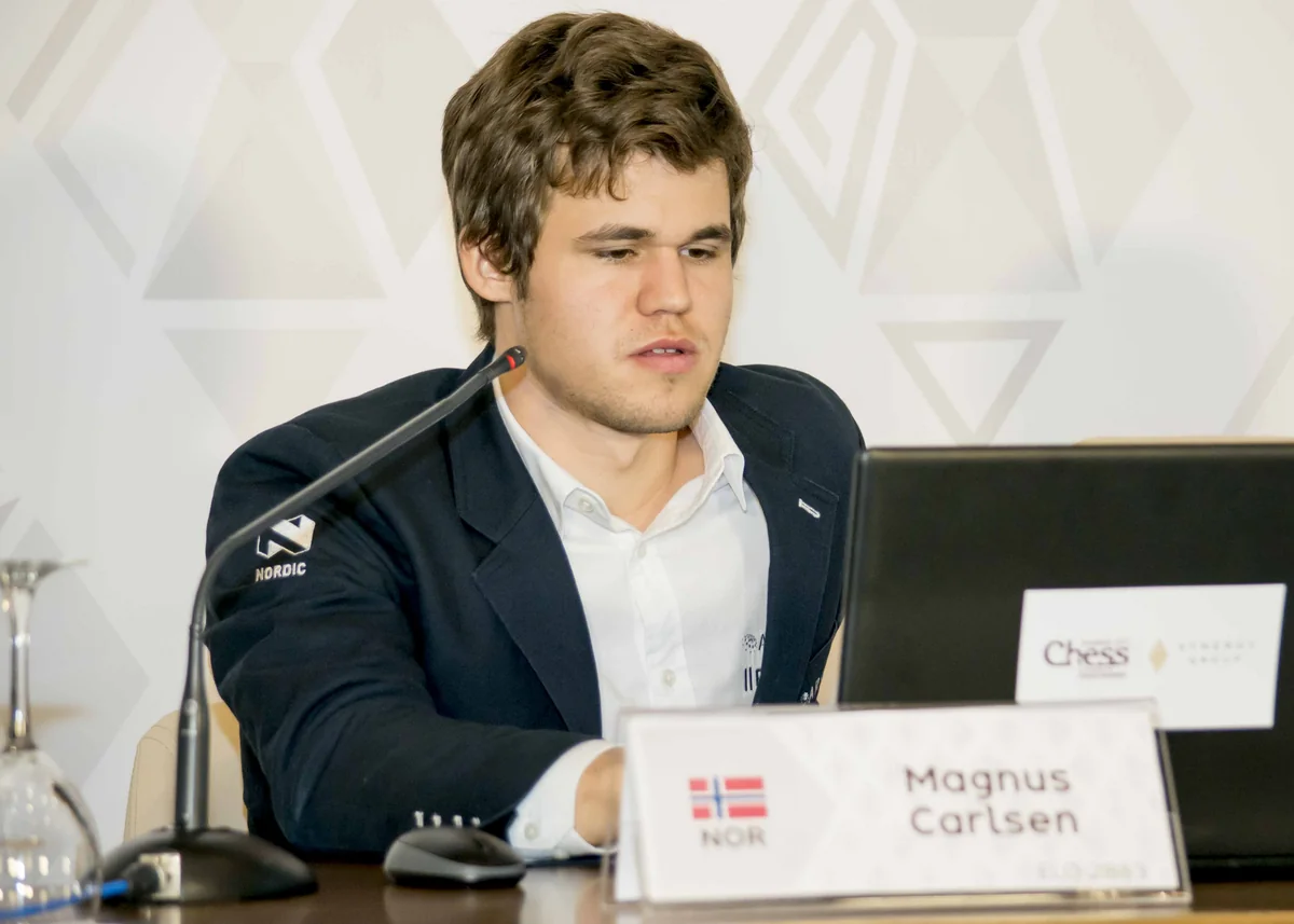 ​Maqnus Karlsen ShamkirChess 2015də liderliyə yüksəlib