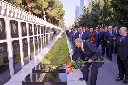 ​Bu gün Azərbaycanda Energetiklər Günüdür