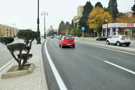 Bakıda iki ərazidə deformasiyaya uğramış örtük yenilənib
