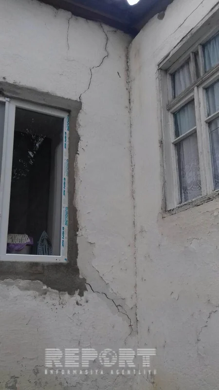 Qubaya yağan aramsız yağışlar nəticəsində daha bir ev çöküb - FOTO