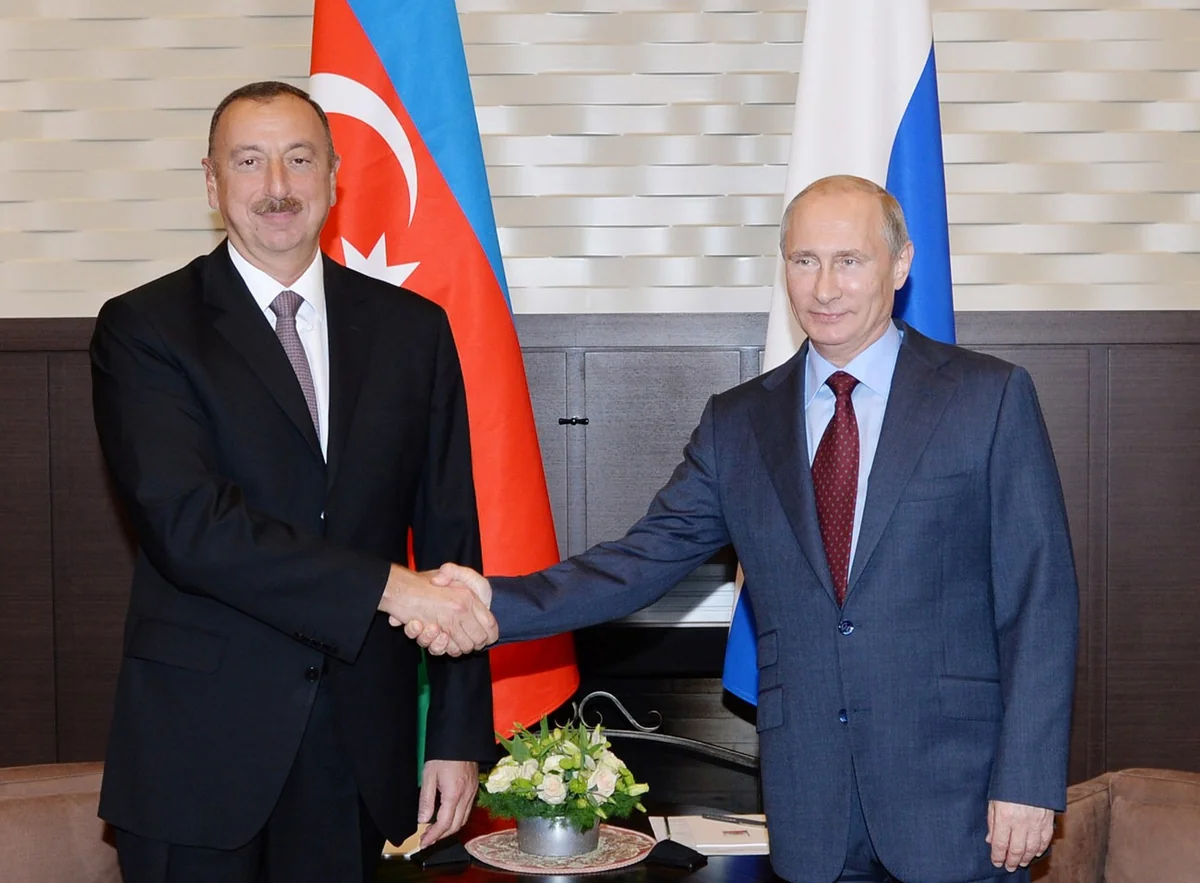 Vladimir Putin İlham Əliyevi təbrik edib