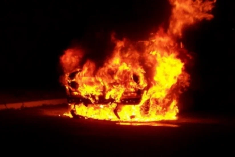 Bakıda minik avtomobili yanıb