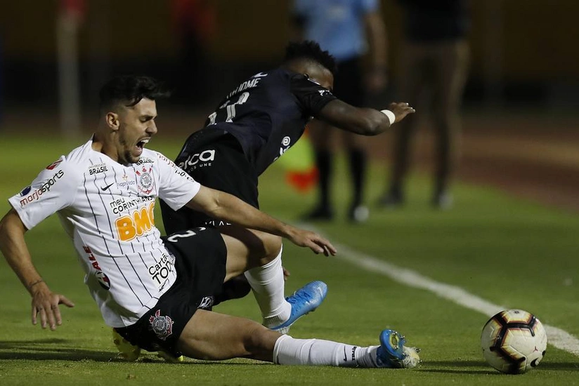 Cənubi Amerika Kubokunda ilk finalçı müəyyənləşib