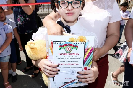 Bakıda məzunların “Son Zəng” həyəcanı - FOTOREPORTAJ - VİDEO