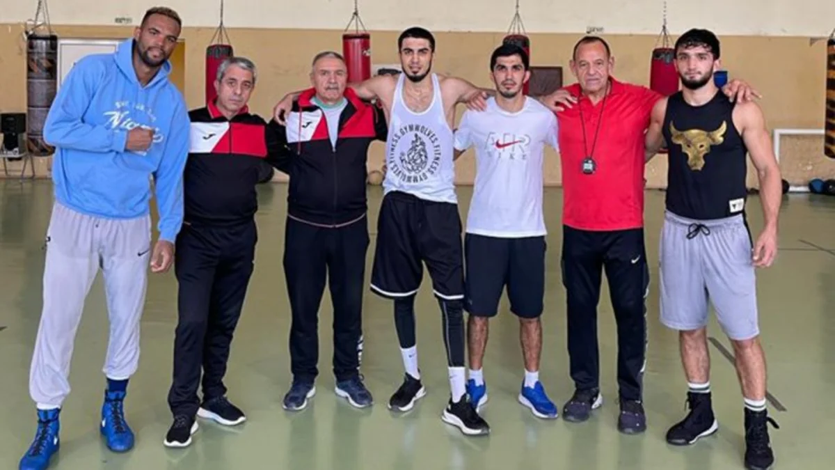 Azərbaycanın boks millisi Bolqarıstana yollanıb