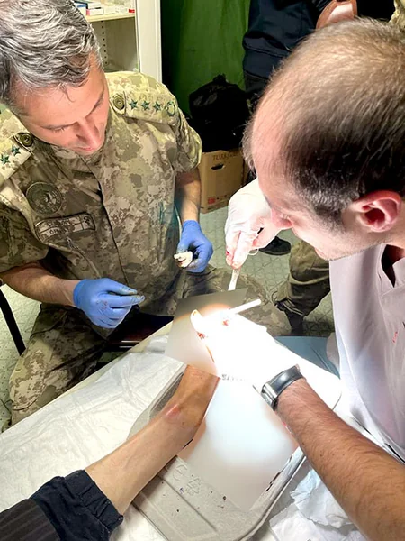 Azərbaycanın hərbi həkimləri Türkiyədə 71 cərrahi əməliyyat icra edib, 468 nəfərə ambulator yardım göstərib