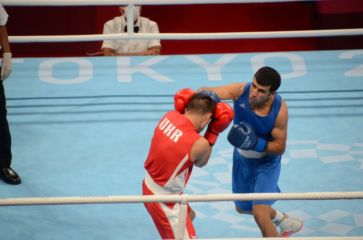 Azərbaycanlı dünya çempionu peşəkar boksa keçmək istəyir