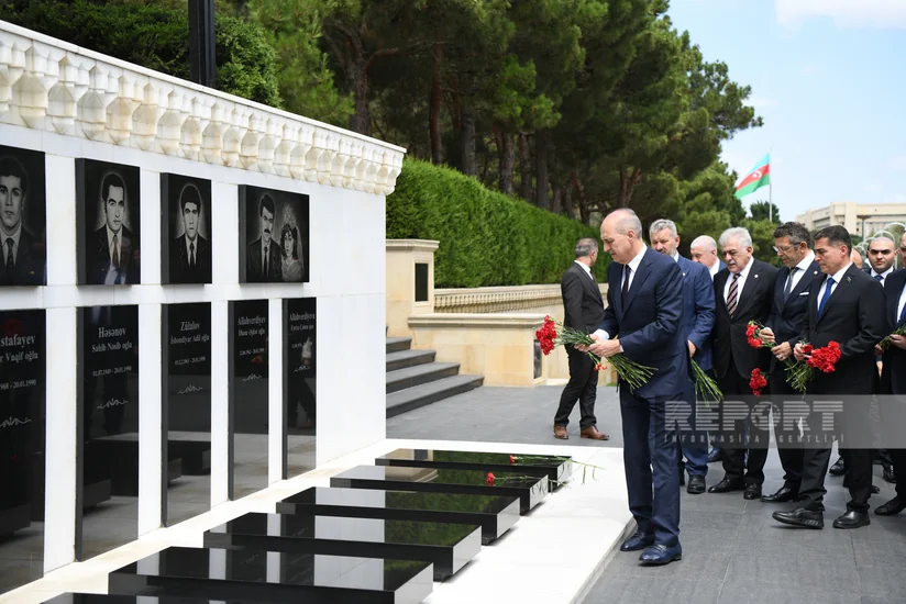 Türkiyə parlamentinin sədri Heydər Əliyevin məzarını, Şəhidlər Xiyabanını və Türk Şəhidliyini ziyarət edib - YENİLƏNİB