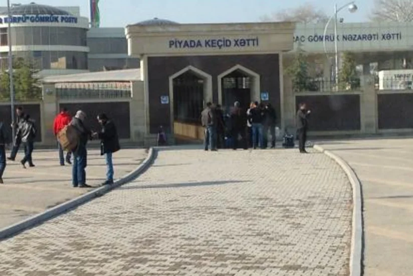 Qırmızı Körpü gömrük postunda məhdudiyyət yaranıb