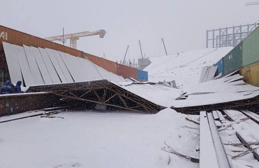 Özbəkistanda fabrikdə tikilən talvar uçub, 3 fəhlə ölüb, 29-u yaralanıb