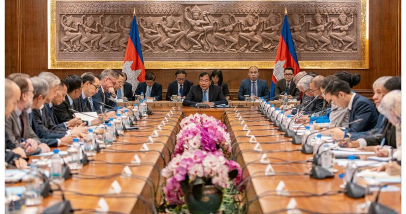 Cambodia’s Foreign Ministry holds emergency meeting with foreign ambassadors amid tensions with Thailand