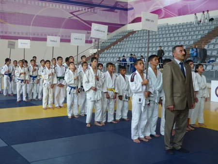 Şirvan şəhərində yeniyetmə cüdoçular arasında regional birinciliyə start verilib