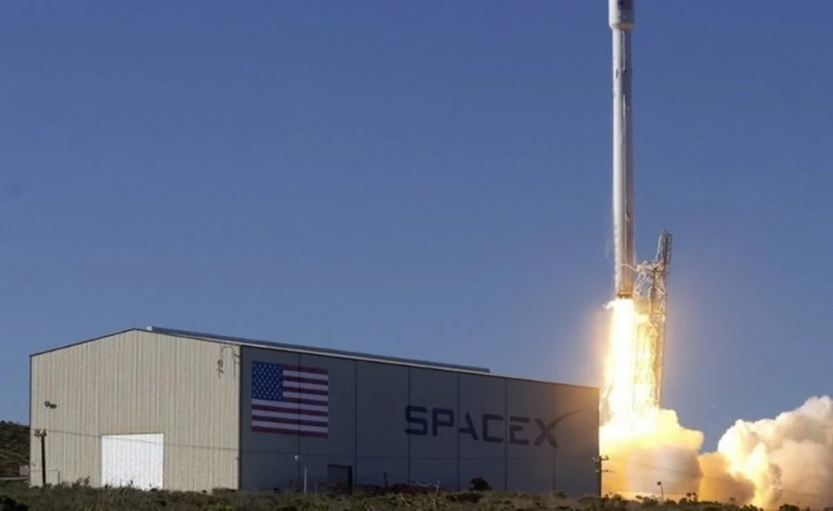 SpaceX вывела на орбиту новую партию интернет-спутников Starlink