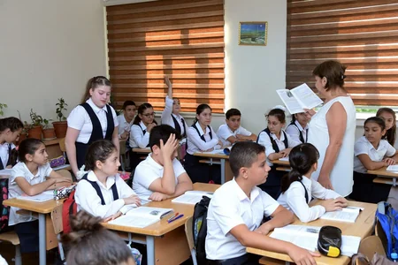 Bakı məktəblərində ilk dərslər vətənpərvərlik mövzularına həsr olunub