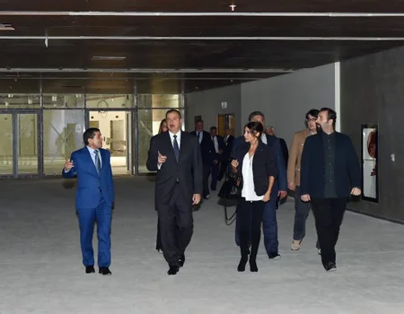 Azərbaycan prezidenti Bakı Olimpiya Stadionunda  tikinti işlərinin gedişi ilə tanış olub