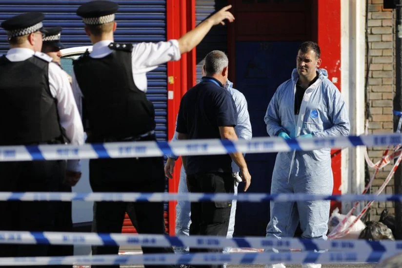 Londonda avtomobilini məscidə gələnlərin üzərinə sürən şəxs terrorizmdə təqsirləndirilib