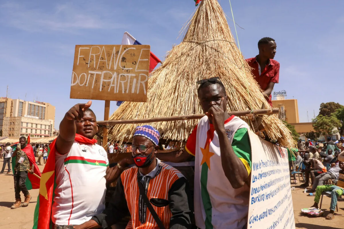 Fransa bir ay ərzində Burkina-Fasodan qoşunlarını çıxaracaq