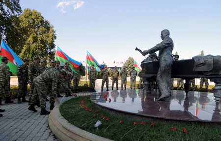 Murovdağ döyüşçüləri Üzeyir Hacıbəyli və Əhməd Cavadın xatirəsini yad edib