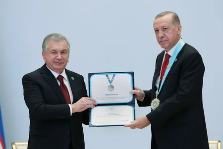 Erdogan receives Highest Order of Turkic World award in Samarkand