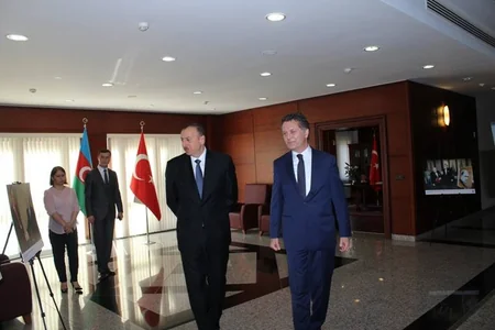 ​Azərbaycan Prezidenti Süleyman Dəmirəlin vəfatı ilə əlaqədar Türkiyə səfirliyində olub
