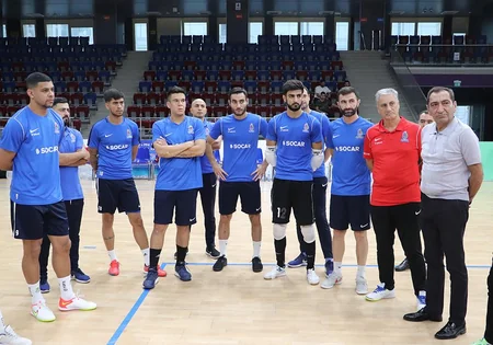 Zaur Axundov milli komandanın futzalçıları ilə görüşüb
