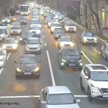 Bakının bir sıra yollarında avtomobillərin sıxlığı yaranıb