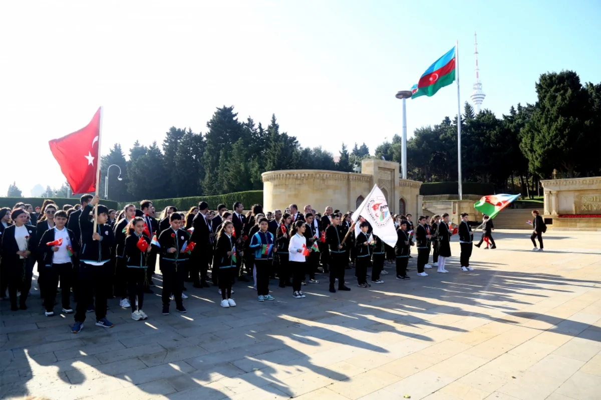 Türkiyə Respublikasının 100 illiyi münasibətilə Türk şəhidliyi abidəsi və Şəhidlər xiyabanı ziyarət olunub