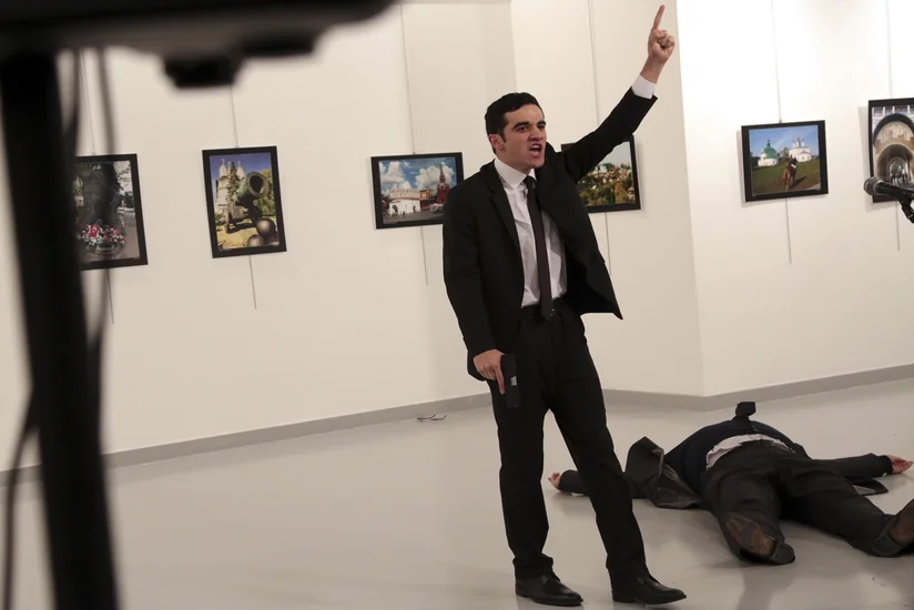 Фотография убийцы посла России в Турции получила премию World Press Photo