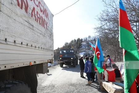 Total of 30 vehicles of peacekeepers move freely through Khankandi-Lachin road
