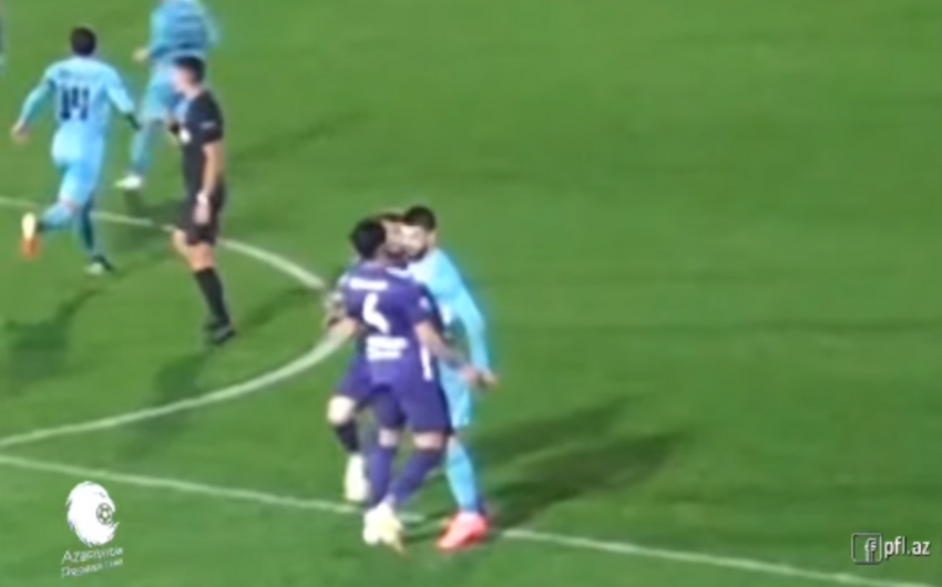 Fransalı futbolçu Azərbaycanda oyun zamanı Zidansayağı kəllə atıb