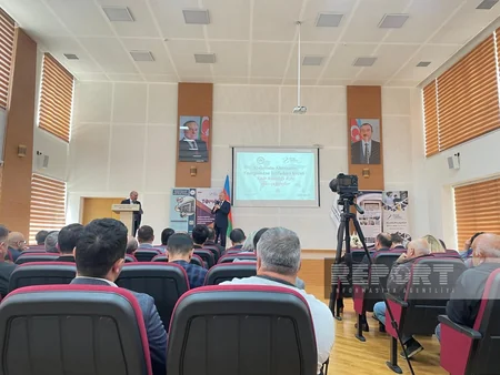 Sənayenin alternativ enerjidən istifadəyə keçidinə həsr olunan tədbir keçirilib