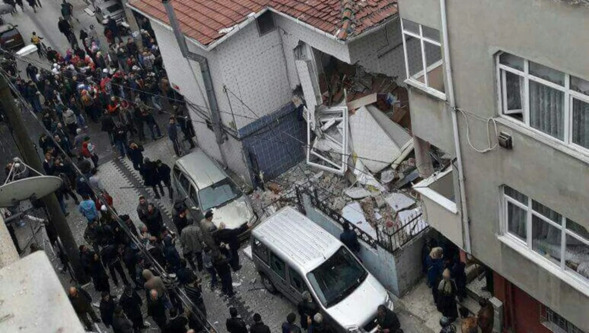 İstanbulda şirniyyat mağazasında partlayış olub, 7 nəfər yaralanıb