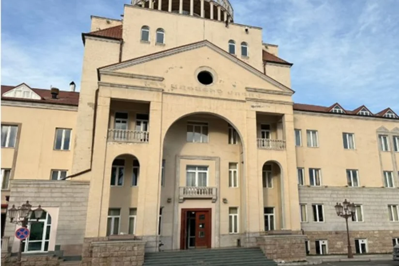 Qondarma rejimin qalıqları: Azərbaycan Qarabağdakı bəzi tikililəri sökməklə tarixi bərpa edir - ŞƏRH