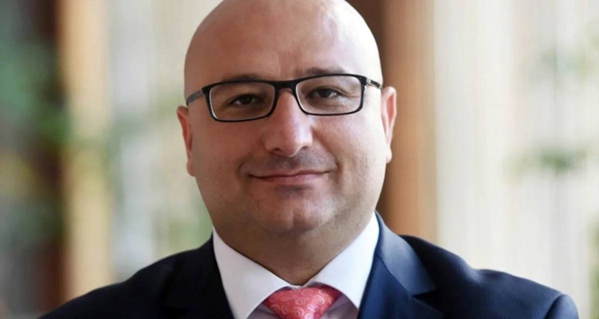 CHP liderinin məsləhətçisi universitetdəki vəzifəsindən kənarlaşdırılıb