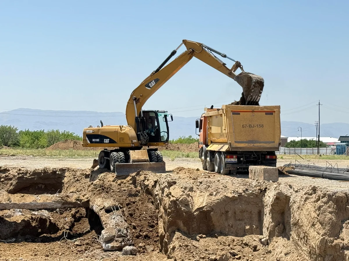 Naxçıvanda keyfiyyətsiz tikildiyi üçün sökülən məktəb binası yenidən inşa olunur