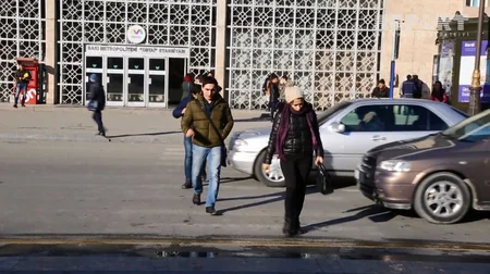Bakıda işıqforun tələblərini pozan piyadalar - VİDEOREPORTAJ