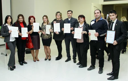 Təhsil Nazirliyi müəllimləri təltif edib