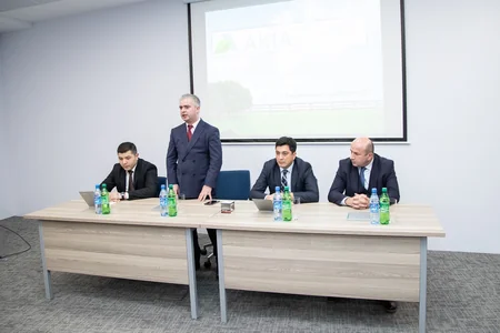 Aqrar Kredit və İnkişaf Agentliyində kənd təsərrüfatı texnikası və damazlıq heyvan təchizatçıları ilə görüş keçirilib