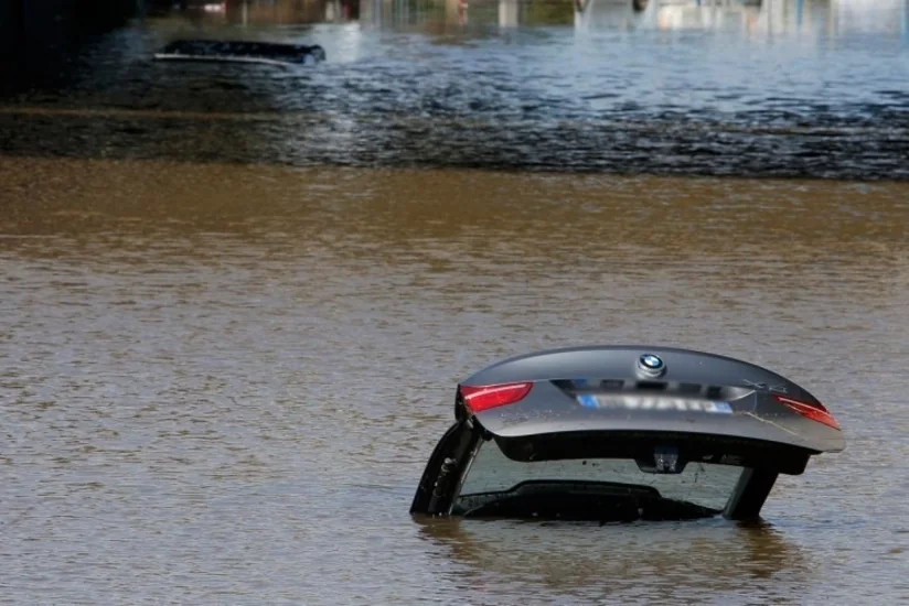 В Нахчыване автомобиль с супружеской четой упал в воду, погибли оба