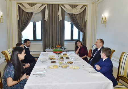 ​Azərbaycan Prezidenti Gəncənin 11 yaşlı sakini ilə görüşüb