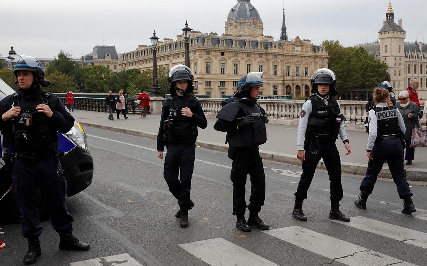 Parisdə nümayişçilərə qarşı bibər qazından istifadə edilib