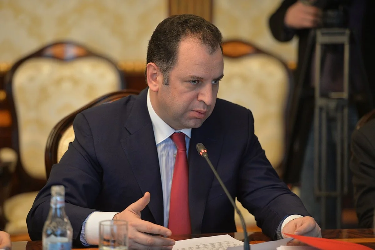 Генпрокуратура объявит экс-министра обороны Армении в международный розыск