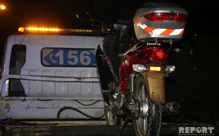 Bakıda motosiklet taksi ilə toqquşub, xəsarət alan var - VİDEO