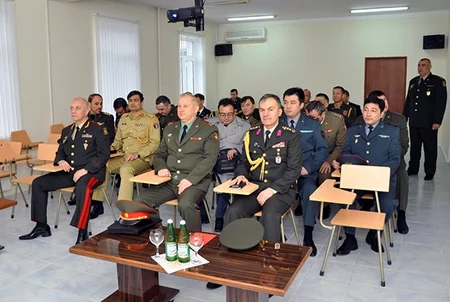 Аккредитованные в страну военные атташе посетили специальные учебные заведения